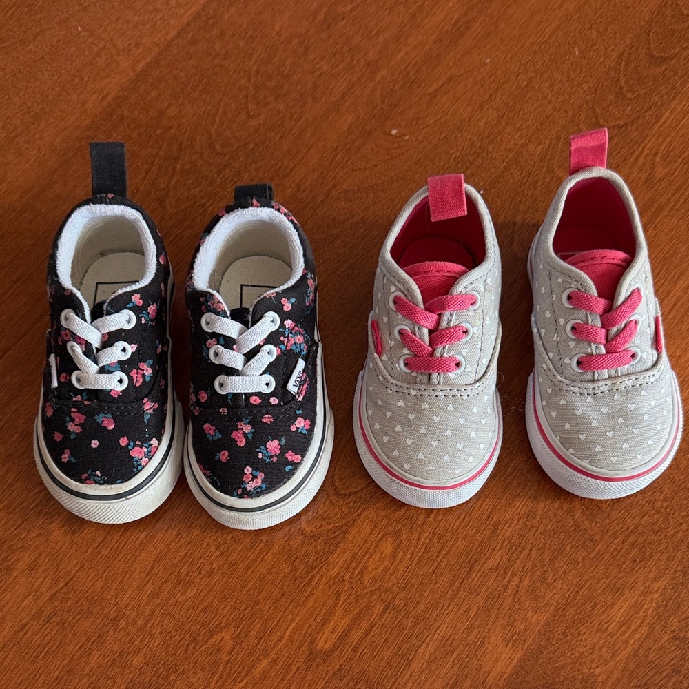 Bundle Vans size 4 sneakers